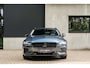Volvo V60 T8 Ultra Dark B&W Pano 360c HUD Massage 19"