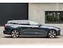 Volvo V60 T8 Ultra Dark B&W Pano 360c HUD Massage 19"