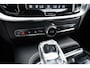 Volvo V60 T8 Ultra Dark B&W Pano 360c HUD Massage 19"