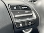 Hyundai Kona Electric EV Premium 64 kWh / SoH 100% / Dealer Onderhouden / 3-Fase / Origineel Nederlands / Apple CarPlay/Android Auto / Camera / Parkeersensoren Voor + Achter / Navigatie / Lederen Bekleding / Voorstoelen Elektrisch Verwarm/Verkoel/Verstelbaar / Climate Control /