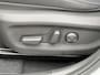 Hyundai Kona Electric EV Premium 64 kWh / SoH 100% / Dealer Onderhouden / 3-Fase / Origineel Nederlands / Apple CarPlay/Android Auto / Camera / Parkeersensoren Voor + Achter / Navigatie / Lederen Bekleding / Voorstoelen Elektrisch Verwarm/Verkoel/Verstelbaar / Climate Control /