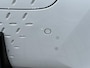 Hyundai Kona Electric EV Premium 64 kWh / SoH 100% / Dealer Onderhouden / 3-Fase / Origineel Nederlands / Apple CarPlay/Android Auto / Camera / Parkeersensoren Voor + Achter / Navigatie / Lederen Bekleding / Voorstoelen Elektrisch Verwarm/Verkoel/Verstelbaar / Climate Control /