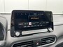 Hyundai Kona Electric EV Premium 64 kWh / SoH 100% / Dealer Onderhouden / 3-Fase / Origineel Nederlands / Apple CarPlay/Android Auto / Camera / Parkeersensoren Voor + Achter / Navigatie / Lederen Bekleding / Voorstoelen Elektrisch Verwarm/Verkoel/Verstelbaar / Climate Control /