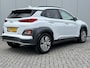 Hyundai Kona Electric EV Premium 64 kWh / SoH 100% / Dealer Onderhouden / 3-Fase / Origineel Nederlands / Apple CarPlay/Android Auto / Camera / Parkeersensoren Voor + Achter / Navigatie / Lederen Bekleding / Voorstoelen Elektrisch Verwarm/Verkoel/Verstelbaar / Climate Control /