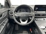 Hyundai Kona Electric EV Premium 64 kWh / SoH 100% / Dealer Onderhouden / 3-Fase / Origineel Nederlands / Apple CarPlay/Android Auto / Camera / Parkeersensoren Voor + Achter / Navigatie / Lederen Bekleding / Voorstoelen Elektrisch Verwarm/Verkoel/Verstelbaar / Climate Control /