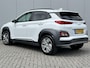 Hyundai Kona Electric EV Premium 64 kWh / SoH 100% / Dealer Onderhouden / 3-Fase / Origineel Nederlands / Apple CarPlay/Android Auto / Camera / Parkeersensoren Voor + Achter / Navigatie / Lederen Bekleding / Voorstoelen Elektrisch Verwarm/Verkoel/Verstelbaar / Climate Control /
