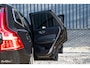 Volvo XC60 B4 Ultimate Bright | Adaptieve cruise | Panorama dak | Zwenkbare trekhaak | Head-up | Blis |