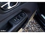 Volvo XC60 B4 Ultimate Bright | Adaptieve cruise | Panoramadak | Zwenkbare trekhaak | Head-up | Blis |