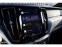 Volvo XC60 B4 Ultimate Bright | Adaptieve cruise | Panoramadak | Zwenkbare trekhaak | Head-up | Blis |
