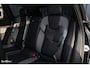 Volvo XC60 B4 Ultimate Bright | Adaptieve cruise | Panoramadak | Zwenkbare trekhaak | Head-up | Blis |