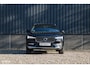 Volvo XC60 B4 Ultimate Bright | Adaptieve cruise | Panoramadak | Zwenkbare trekhaak | Head-up | Blis |