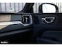 Volvo XC60 B4 Ultimate Bright | Adaptieve cruise | Panoramadak | Zwenkbare trekhaak | Head-up | Blis |