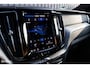 Volvo XC60 B4 Ultimate Bright | Adaptieve cruise | Panoramadak | Zwenkbare trekhaak | Head-up | Blis |