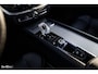 Volvo XC60 B4 Ultimate Bright | Adaptieve cruise | Panoramadak | Zwenkbare trekhaak | Head-up | Blis |
