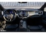 Volvo XC60 B4 Ultimate Bright | Adaptieve cruise | Panoramadak | Zwenkbare trekhaak | Head-up | Blis |