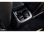 Volvo XC60 B4 Ultimate Bright | Adaptieve cruise | Panoramadak | Zwenkbare trekhaak | Head-up | Blis |