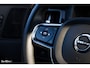 Volvo XC60 B4 Ultimate Bright | Adaptieve cruise | Panoramadak | Zwenkbare trekhaak | Head-up | Blis |