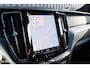 Volvo XC60 B4 Ultimate Bright | Adaptieve cruise | Panorama dak | Zwenkbare trekhaak | Head-up | Blis |