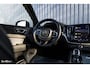 Volvo XC60 B4 Ultimate Bright | Adaptieve cruise | Panoramadak | Zwenkbare trekhaak | Head-up | Blis |