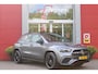 Mercedes-Benz GLA 250 e AMG Line | PANORAMISCH SCHUIF/KANTEL DAK | SFEER VERLICHTING | ELEKTRISCH BEDIENBARE VOORSTOELEN MET GEHEUGENFUNCTIE EN "ZITKINEMATICA" | DRAADLOZE APPLE CARPLAY/ANDROID AUTO | NIGHT PAKKET: DAKRELING ZWART, ZIJRUITEN EN ACHTERRUITEN ZWART, LICHTMETALEN VELGEN 19" ZWART | HEAD UP DISPLAY | REALITY-NAVIGATIE | 360° CAMERA | MULTI BEAM LED KOPLAMPEN | DODEHOEK DETECTIE | ADAPTIVE CRUISE CONTROL | KEYLESS GO | ELEKTRISCH BEDIENBARE ACHTERKLEP | DRAADLOZE TELEFOONLADER | PREMIUM AUDIO | STOEL VERWARMING |