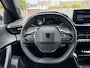 Peugeot 2008 1.2 Benzine 100 Pk Allure (ook in Blauw of zwart leverbaar) * Draadloos Aple Carplay / Android Auto * Climate & Cruise Control * Parkeersensoren Voor en Achter * Vingerhoets; Vierde Generatie Eersteklas Service. Al meer dan 100 jaar een begrip in de Brabantse Kempen