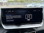 Peugeot 2008 1.2 Benzine 100 Pk Allure (ook in Blauw of zwart leverbaar) * Draadloos Aple Carplay / Android Auto * Climate & Cruise Control * Parkeersensoren Voor en Achter * Vingerhoets; Vierde Generatie Eersteklas Service. Al meer dan 100 jaar een begrip in de Brabantse Kempen