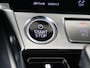 Audi E-tron 55 quattro S edition 95 kWh | SoH 100% | Panoramadak | Luchtvering | Adaptieve cruise control | Keyless | Navigatie Plus | Stoelverwarming | Achteruitrijcamera | Elektrische achterklep |