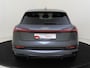 Audi E-tron 55 quattro S edition 95 kWh | SoH 100% | Panoramadak | Luchtvering | Adaptieve cruise control | Keyless | Navigatie Plus | Stoelverwarming | Achteruitrijcamera | Elektrische achterklep |