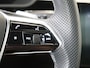 Audi E-tron 55 quattro S edition 95 kWh | SoH 100% | Panoramadak | Luchtvering | Adaptieve cruise control | Keyless | Navigatie Plus | Stoelverwarming | Achteruitrijcamera | Elektrische achterklep |