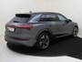Audi E-tron 55 quattro S edition 95 kWh | SoH 100% | Panoramadak | Luchtvering | Adaptieve cruise control | Keyless | Navigatie Plus | Stoelverwarming | Achteruitrijcamera | Elektrische achterklep |
