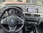 BMW X1 xDrive20i High Executive X-line Trekhaak Navigatie Zwart Leder Stoelverwarming 19 Inch Velgen Parkeersensoren Led Koplampen Elektrische Achterklep Sportstoelen 8-traps Automaat 2000 kg geremd trekgewicht !