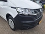 Volkswagen Transporter 6.1 - 2.0 TDI 90pk L1H1 26 Eco Business / Navigatie by APP / Cruise control / Parkeersensoren A / Bijrijdersbank / Trekhaak