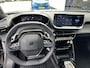 Peugeot 2008 1.2 Hybrid 145 PK Allure | Automaat | 2025 Auto | Navigatie | Keyless Entry / Start | Cruise Control | 360 Graden Camera | Parkeersensoren V+A | Hoge Zitpositie | Hybride Elektrisch rijden met Automaat | Climate Control | Stoelverwarming | LED Verlichting | 17" Lichtmetalen Velgen |