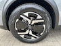 Peugeot 2008 1.2 Hybrid 145 PK Allure | Automaat | 2025 Auto | Navigatie | Keyless Entry / Start | Cruise Control | 360 Graden Camera | Parkeersensoren V+A | Hoge Zitpositie | Hybride Elektrisch rijden met Automaat | Climate Control | Stoelverwarming | LED Verlichting | 17" Lichtmetalen Velgen |