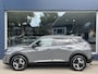 Peugeot 2008 1.2 Hybrid 145 PK Allure | Automaat | 2025 Auto | Navigatie | Keyless Entry / Start | Cruise Control | 360 Graden Camera | Parkeersensoren V+A | Hoge Zitpositie | Hybride Elektrisch rijden met Automaat | Climate Control | Stoelverwarming | LED Verlichting | 17" Lichtmetalen Velgen |