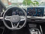 Volkswagen Golf 1.5 eTSI Oranje Edition | Met o.a. achteruitrijcamera, AppleCarPlay/AndroidAuto, panoramadak en cruise!