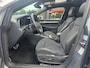 Volkswagen Golf 1.5 eTSI Oranje Edition | Met o.a. achteruitrijcamera, AppleCarPlay/AndroidAuto, panoramadak en cruise!