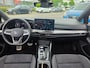 Volkswagen Golf 1.5 eTSI Oranje Edition | Met o.a. achteruitrijcamera, AppleCarPlay/AndroidAuto, panoramadak en cruise!