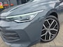 Volkswagen Golf 1.5 eTSI Oranje Edition | Met o.a. achteruitrijcamera, AppleCarPlay/AndroidAuto, panoramadak en cruise!