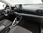 Toyota Yaris 1.5 Hybrid Style bi-tone | Head-Up Display| Parkeersensoren voor+achter | Dodehoek detectie | Draadloze telefoonlader | Keyless Entry/Start | Navigatie | Apple CarPlay/ Android auto |