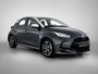 Toyota Yaris 1.5 Hybrid Style bi-tone | Head-Up Display| Parkeersensoren voor+achter | Dodehoek detectie | Draadloze telefoonlader | Keyless Entry/Start | Navigatie | Apple CarPlay/ Android auto |