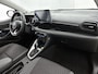 Toyota Yaris 1.5 Hybrid Style bi-tone | Head-Up Display| Parkeersensoren voor+achter | Dodehoek detectie | Draadloze telefoonlader | Keyless Entry/Start | Navigatie | Apple CarPlay/ Android auto |