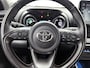 Toyota Yaris 1.5 Hybrid Style bi-tone | Head-Up Display| Parkeersensoren voor+achter | Dodehoek detectie | Draadloze telefoonlader | Keyless Entry/Start | Navigatie | Apple CarPlay/ Android auto |