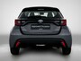 Toyota Yaris 1.5 Hybrid Style bi-tone | Head-Up Display| Parkeersensoren voor+achter | Dodehoek detectie | Draadloze telefoonlader | Keyless Entry/Start | Navigatie | Apple CarPlay/ Android auto |