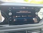 Volkswagen Polo 1.0 TSI R-Line App-connect / Parkeersensoren / R-Line / 16"LM Velgen / Extra getint glas HAL