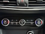 Alfa Romeo Stelvio 2.0 T Q4 AWD B-Tech /Apple Carplay/Camera+PDC V+A/Adaptive Cruise Control/Lederen stoelen+memory/Climate Control/Stoel&Stuurverwarming/Keyless/Trekhaak/(MET GARANTIE*)
