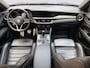 Alfa Romeo Stelvio 2.0 T Q4 AWD B-Tech /Apple Carplay/Camera+PDC V+A/Adaptive Cruise Control/Lederen stoelen+memory/Climate Control/Stoel&Stuurverwarming/Keyless/Trekhaak/(MET GARANTIE*)