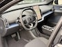 Volvo EX30 P5 Long Range 69 kWh Plus Europa | Harman Kardon audio | Elektrisch verstelbare voorstoelen | Stoel- & Stuurwielverwarming | Elektrisch bedienbare achterklep | Keyless Entry met KeyTag | Getint glas achter | 18" Lichtmetalen velgen | Google Maps & Infotainment