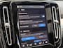 Volvo XC40 B4 AUT7 197PK Plus Dark | 20" Lichtmetalen velgen | Dakspoiler | Trekhaak semi elektrisch inklapbaar | Panoramadak | Elektrisch verstelbare voorstoelen | Lederen bekleding | Harman Kardon audio | Adaptieve Cruise Control met Pilot Assist | BLIS Dodehoekdetectie | Stoel- & Stuurwielverwarming