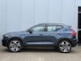 Volvo XC40 B4 AUT7 197PK Plus Dark | 20" Lichtmetalen velgen | Dakspoiler | Trekhaak semi elektrisch inklapbaar | Panoramadak | Elektrisch verstelbare voorstoelen | Lederen bekleding | Harman Kardon audio | Adaptieve Cruise Control met Pilot Assist | BLIS Dodehoekdetectie | Stoel- & Stuurwielverwarming